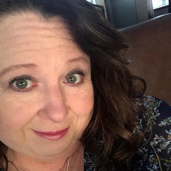 Meet your Posher, Julie - Picture 1 of 1